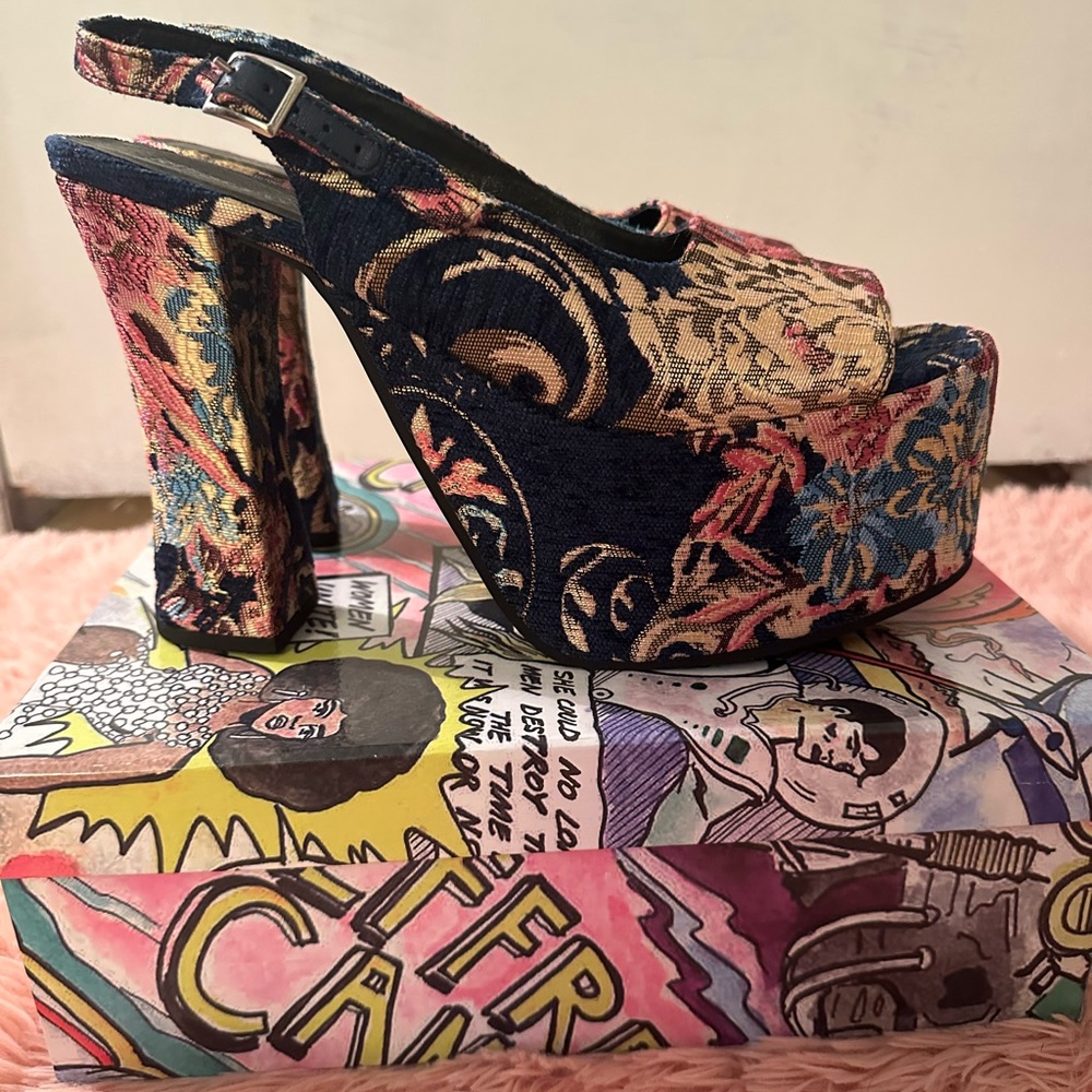 Jeffery Campbell Platforms no longer sold on website!!
